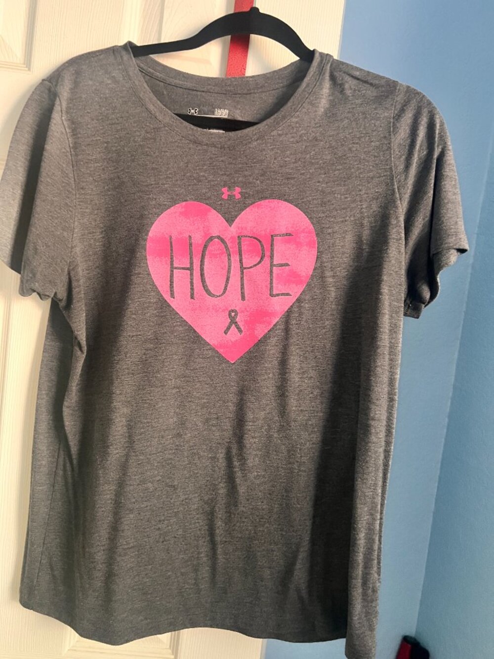 Under Armour HeatGear Women's L Gray Pink HOPE Heart Graphic Crew Neck Tee